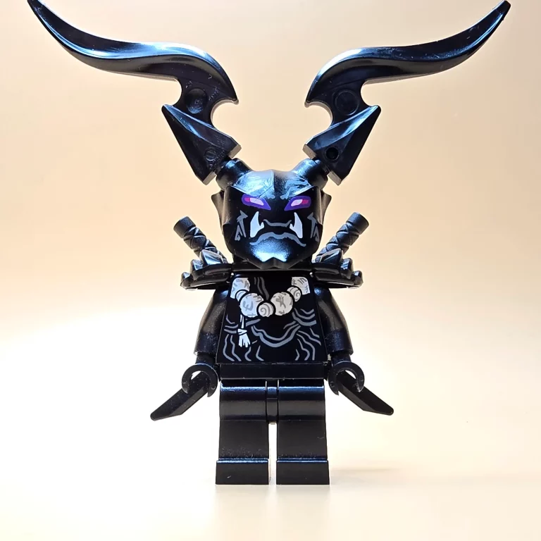 LEGO Ninjago Minifigur Oni Villain mit Schwertscheide (Njo512) – Gebraucht. Bedrohlicher Gegner der Ninja mit Schwertscheide aus der "March of the Oni"-Serie. Perfekt für Sammler und LEGO-Fans.