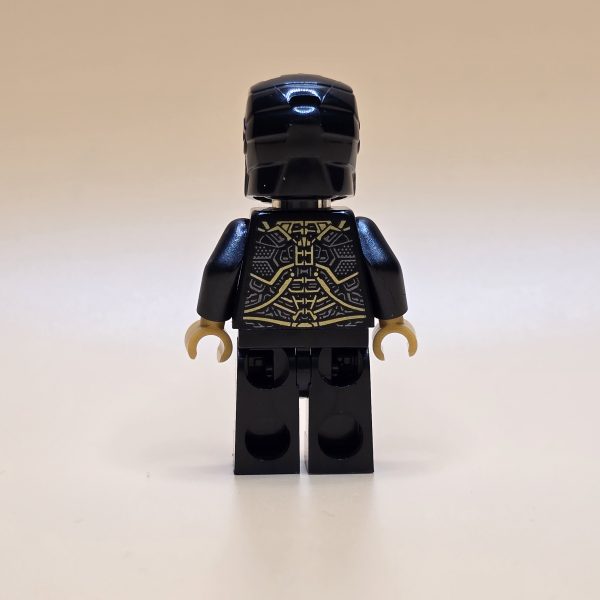 LEGO® Super Heroes Minifigur Iron Man Mark 41 Armor sh0567 – Gebraucht. Schwarze Rüstung mit goldenen Akzenten, transklarer Kopf und einzigartiger Helm. Perfekt für Sammler und LEGO®-Fans.