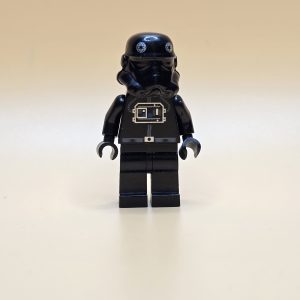 LEGO Minifigur sw0035b – Imperialer Pilot mit schwarzem Helm und Druckdetails aus den Star Wars Episoden IV–VI.