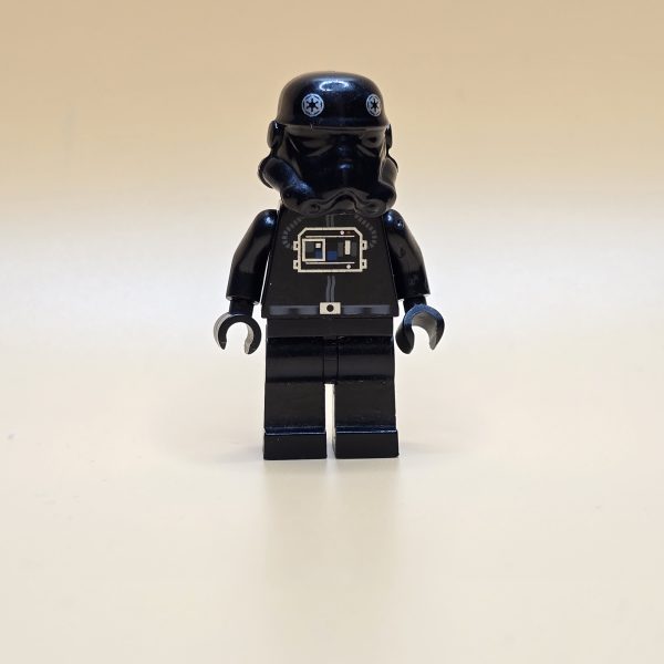 LEGO Minifigur sw0035b – Imperialer Pilot mit schwarzem Helm und Druckdetails aus den Star Wars Episoden IV–VI.