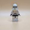 LEGO Minifigur sw0126 – Clone Trooper Phase 2 mit weißer Rüstung und durchgehendem Munddesign aus Star Wars Episode III.