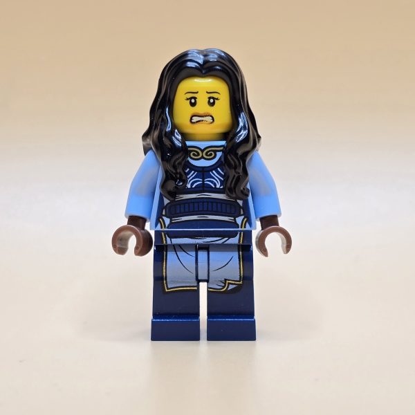 LEGO Ninjago Minifigur Maya (njo288) – Gebraucht. Detailreich gestaltete Elementarmeisterin des Wassers mit charakteristischem Outfit. Perfekt für Sammler und LEGO-Fans.