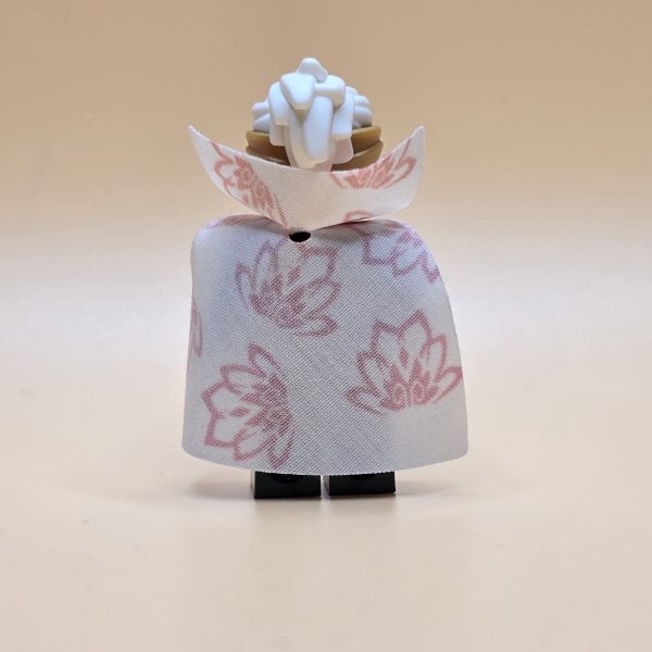 LEGO Ninjago Minifigur Harumi (njo383) – Gebraucht. Detailreich gestaltete Prinzessin mit weißem Cape. Perfekt für Sammler und LEGO-Fans.