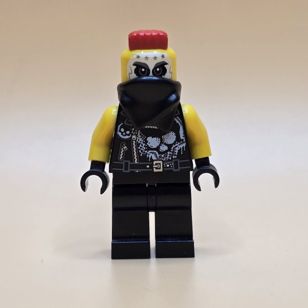 LEGO Ninjago Minifigur Chopper Maroon (njo388) – Gebraucht. Detailreich gestalteter Biker mit Skull-Graffiti, Sons of Garmadon-Logo und rotem Katana. Perfekt für Sammler und LEGO-Fans.