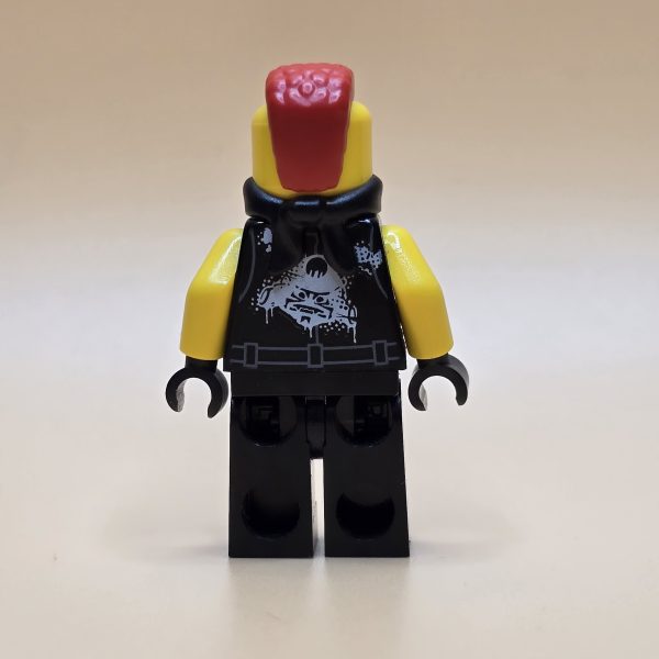 LEGO Ninjago Minifigur Chopper Maroon (njo388) – Gebraucht. Detailreich gestalteter Biker mit Skull-Graffiti, Sons of Garmadon-Logo und rotem Katana. Perfekt für Sammler und LEGO-Fans.