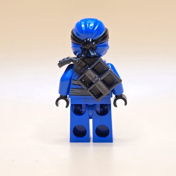 LEGO Ninjago Minifigur Jay (njo389) – Gebraucht. Detailreich gestalteter blauer Ninja mit Blitz-Emblem. Perfekt für Sammler und LEGO-Fans.