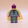 LEGO Minifigur Vision (sh0303) – Marvel, sandgrün, mit Mind Stone auf der Stirn.