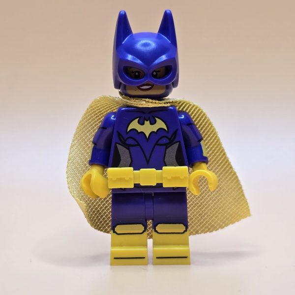 LEGO Minifigur Batgirl (sh0305) – dunkellila Anzug, gelber Umhang, doppelseitiges Gesicht.