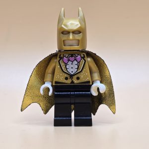 LEGO Batman Minifigur The Bat-Pack Batsuit (sh0310) – Gebraucht. Goldener Anzug mit Umhang aus der LEGO Batman Movie Serie. Perfekt für Sammler und LEGO-Fans.