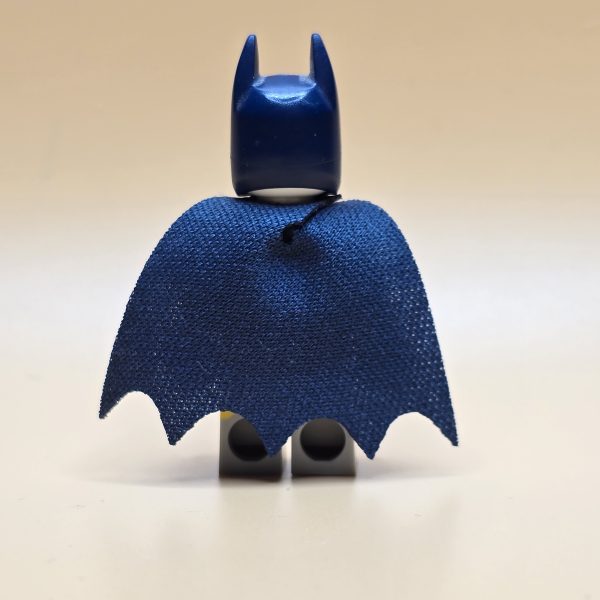 LEGO Batman Minifigur Raging Batsuit (sh0311) – Gebraucht. Wütendes Design mit Umhang aus The LEGO Batman Movie. Perfekt für Sammler und LEGO-Fans.