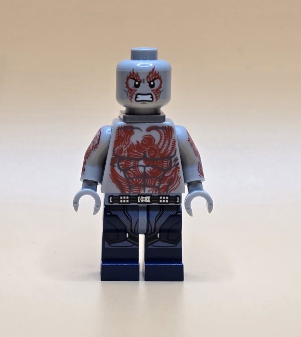 LEGO Drax Minifigur sh0387 – Gebraucht. Detaillierte Bedruckung mit roten Tattoos und Jetpack. Perfekt für Sammler und LEGO-Fans.