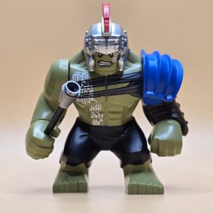 LEGO Hulk Big Figure sh0413 – Gebraucht. Detaillierte Bedruckung mit silbernem Helm und schwarzer Hose. Perfekt für Sammler und LEGO-Fans.