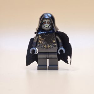 LEGO® Super Heroes Minifigur Corvus Glaive sh0511 – Gebraucht. Schwarzes Outfit mit goldenen Akzenten, zerrissener Umhang und Kapuze. Perfekt für Sammler und LEGO®-Fans.