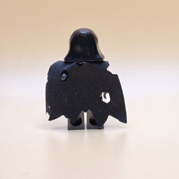 LEGO® Super Heroes Minifigur Corvus Glaive sh0511 – Gebraucht. Schwarzes Outfit mit goldenen Akzenten, zerrissener Umhang und Kapuze. Perfekt für Sammler und LEGO®-Fans.