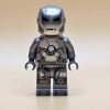 LEGO® Super Heroes Minifigur Iron Man Mark 1 Armor sh0565 – Gebraucht. Silberne Rüstung mit realistischen Gebrauchsspuren, transklarer Kopf und einzigartiger Helm. Perfekt für Sammler und LEGO®-Fans.
