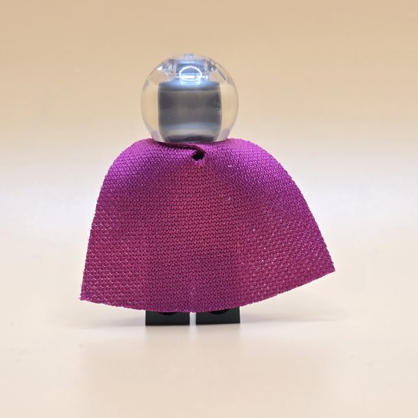 LEGO® Super Heroes Minifigur Mysterio sh0580 – Gebraucht. Magentafarbener Anzug mit flachsilbernem Kopf und transparentem Helm. Perfekt für Sammler und LEGO®-Fans.