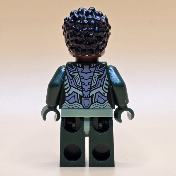 LEGO Minifigur Nakia sh0844 – Gebraucht. Dunkelgrüner Anzug mit exklusivem Haarteil. Aus dem Marvel-Set 76214. Perfekt für Superhelden-Fans!