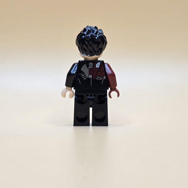 LEGO Minifigur Tony Stark SH0584 – Schwarzer Iron Man Suit mit rotem Arm. Gebraucht, selten & detailreich.