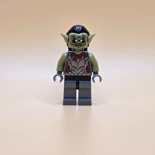 LEGO Moria Ork lor011 – Herr der Ringe Minifigur in olivgrün. Sehr guter Zustand. Ideal für Fans von Mittelerde und Sammler.