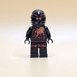 LEGO Ninjago Minifigur Cole NRG njo057 – Gebraucht. Energiegeladene Darstellung des Erde-Ninjas. Perfekt für Sammler und LEGO-Fans.