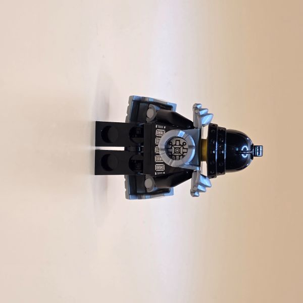 LEGO Ninjago Minifigur Karlof njo118a – Gebraucht. Breiter Elementarmeister mit leicht zerkratztem Torso. Perfekt für Fans & Sammler!