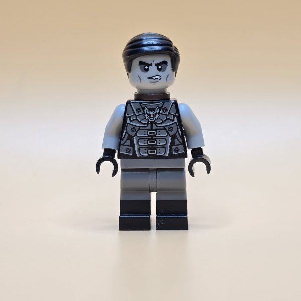 LEGO Ninjago Shade Njo299 – Gebrauchte Minifigur mit schwarzem Outfit, silberner Rüstung und geheimnisvollem Design.