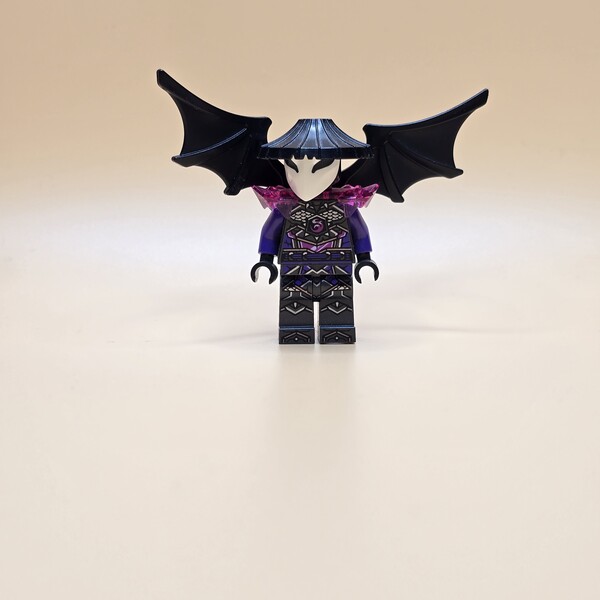 LEGO Ninjago Minifigur General Vangelis Njo761 – Gebraucht. Dunkler Kristall-General mit bedrucktem Fledermauskopf aus der Crystalized-Serie.