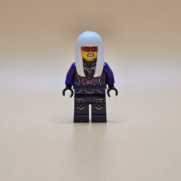 LEGO Ninjago Minifigur Harumi Njo0768 – Gebraucht. Dunkle Ninja-Prinzessin mit weißem Haar und detailreicher Rüstung aus der Crystalized-Serie.