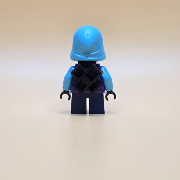 LEGO Ninjago Minifigur Lil’ Nelson Njo0780 – Gebraucht. Türkiser Kapuzen-Ninja aus der Crystalized-Serie. Perfekt für Sammler und junge Ninjago-Fans.