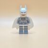 LEGO Arctic Batman sh0047 – Gebraucht. Weißer Batman im Winter-Outfit mit schwarzem Cape. Superheldenfigur aus der DC Super Heroes Serie.