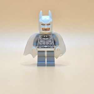 LEGO Arctic Batman sh0047 – Gebraucht. Weißer Batman im Winter-Outfit mit schwarzem Cape. Superheldenfigur aus der DC Super Heroes Serie.
