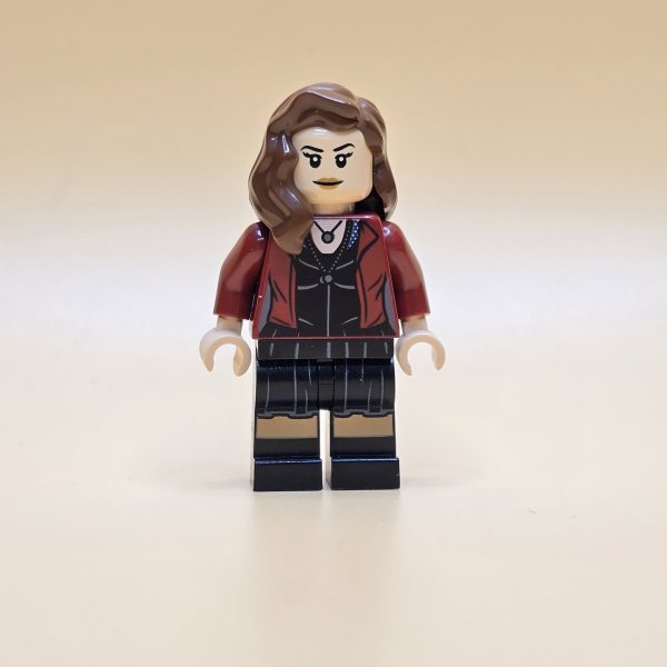 LEGO Scarlet Witch Minifigur sh0174 – Gebraucht. Wanda Maximoff mit roten Zauberkräften und bedrucktem Outfit aus dem Marvel-Film Age of Ultron.