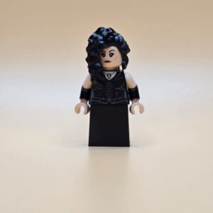 LEGO Bellatrix Lestrange hp424 – Neu. Original Minifigur mit schwarzem Kleid & Dual Molded Arms. Für Harry Potter Sammler.