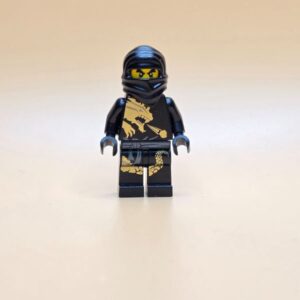 LEGO Ninjago Minifigur Cole DX njo0015 – Schwarzer Ninja mit goldener Drachenverzierung. Originalfigur aus der DX-Staffel.