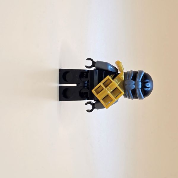 LEGO Ninjago Minifigur Cole njo0201 – Gebraucht. Geisterhafte Version mit Kopfband aus der Skybound-Serie. Perfekt für LEGO-Fans.