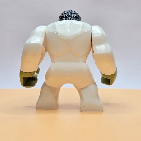 LEGO Marvel Minifigur Hulk sh0611 – Gebraucht. Große Figur mit weißem Quantum-Suit aus Avengers Endgame. Für Marvel-Fans & Sammler.