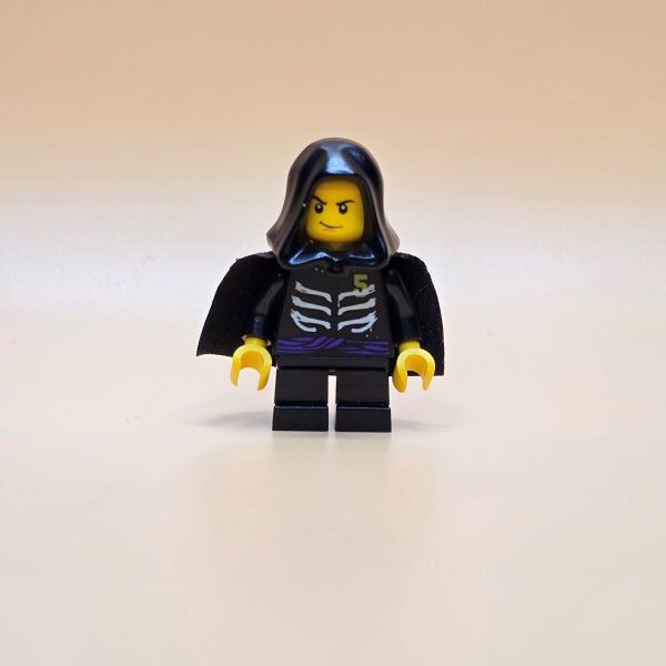 LEGO Ninjago Minifigur Lloyd Garmadon Njo038 – Gebraucht. Grünes Kapuzen-Outfit. Erste Version des grünen Ninja als Kind.