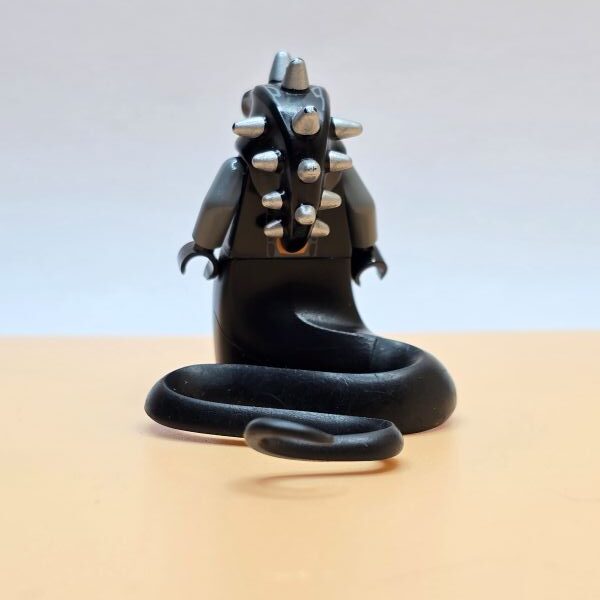 LEGO Ninjago Minifigur Skalidor njo0067 – Gebraucht. Großer Schlangengeneral der Constrictai mit braunem Kopfteil. Für Fans & Sammler der Schlangenstaffel.