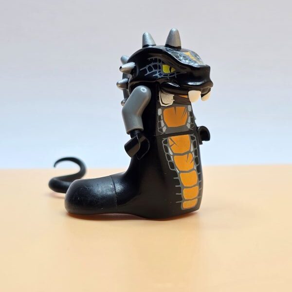 LEGO Ninjago Minifigur Skalidor njo0067 – Gebraucht. Großer Schlangengeneral der Constrictai mit braunem Kopfteil. Für Fans & Sammler der Schlangenstaffel.