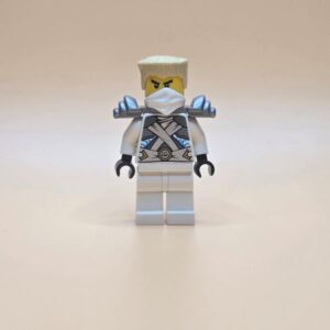 LEGO Ninjago Minifigur Zane njo0106 – Gebraucht. Version in Stone Armor mit Ninja-Maske aus der Rebooted-Staffel. Perfekt für Fans & Sammler.
