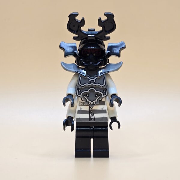LEGO Ninjago Minifigur Njo235 – Giant Stone Army Warrior. Gebraucht. Rotes Gesicht, lange Beine, Samurai-Look. Seltene, größere Variante.