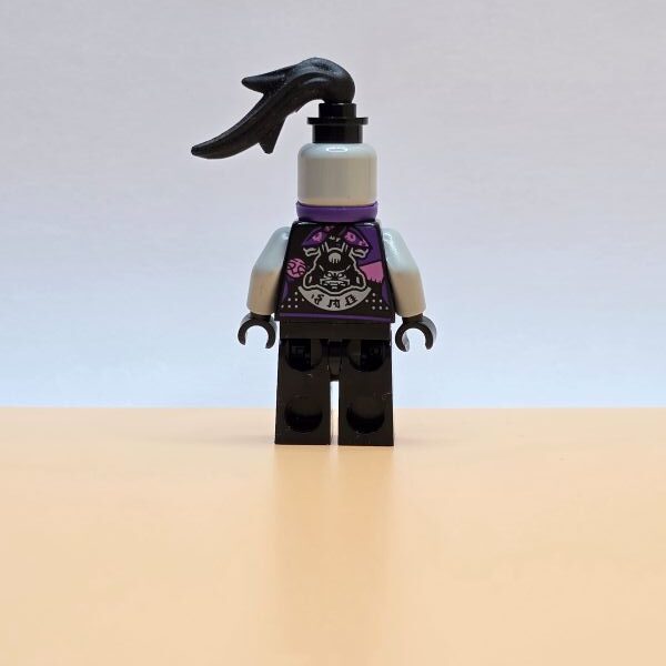 Gebrauchte LEGO Minifigur Ultra Violet njo0400 mit Stirnband und rebellischem Look. Aus der Ninjago-Serie Sons of Garmadon.