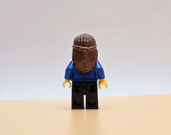 LEGO Ninjago Movie Minifigur Nancy njo0415 – Gebraucht. Pinke Figur mit Mikrofon und Stirnband. Perfekt für Fans von Ninjago City und Sammler.