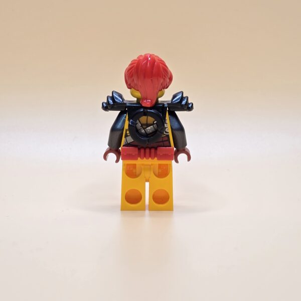 LEGO Ninjago Minifigur Skylor Njo477 – Gebraucht. Elementarmeisterin des Bernsteins mit orangem Outfit und entschlossenem Blick.