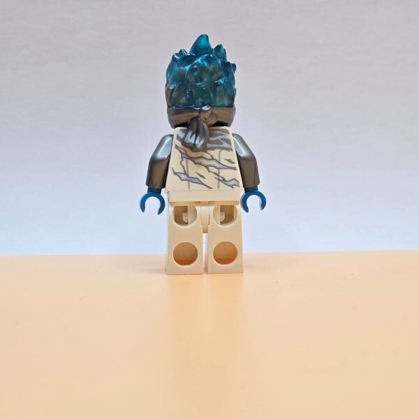 LEGO Ninjago Minifigur Zane FS njo0535 – Gebraucht. Mit weißem Spinjitzu Slam Helm und Energie-Design. Seltene Ninjafigur für Fans & Sammler