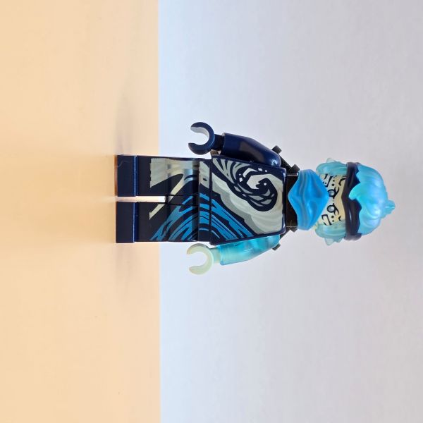 LEGO Ninjago Minifigur Nya NRG njo0705 – Gebraucht. Transparent-blauer Look aus der Seabound-Staffel. Für Fans & Sammler der Wasser-Ninja.