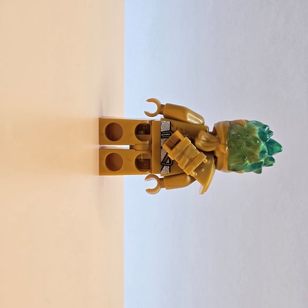 LEGO Ninjago Minifigur Zane njo0710 – Gebraucht. Goldener Ninja zum 10-jährigen Jubiläum mit Rückenplatte. Für Fans und Sammler der Legacy-Serie.