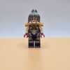 LEGO Ninjago Minifigur Pixal njo0742 – Gebraucht. Futuristische Cyber-Ninja mit lila Outfit & silbernem Arm. Aus der Core-Serie – perfekt für Fans & Sammler.