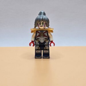 LEGO Ninjago Minifigur Pixal njo0742 – Gebraucht. Futuristische Cyber-Ninja mit lila Outfit & silbernem Arm. Aus der Core-Serie – perfekt für Fans & Sammler.
