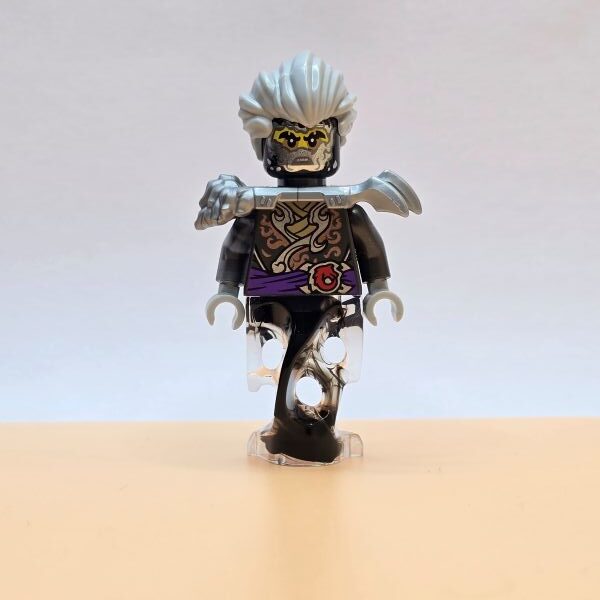 LEGO Ninjago Minifigur Cinder njo0901 – gebraucht mit Geisterbeinen und Rüstung. Bedrohlicher Look für Sammler und Ninjago-Fans.